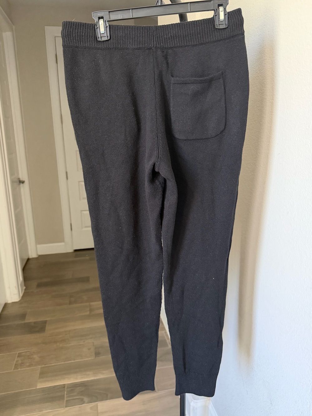 Quince Mongolian Cashmere Black Jogger Pants M MSRP:$119 - Picture 3 of 8